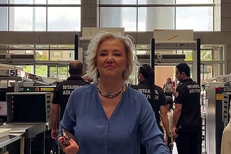 Berna Laçin "Ahbaplar" Soruşturmasında İfade İçin Adliyeye Geldi