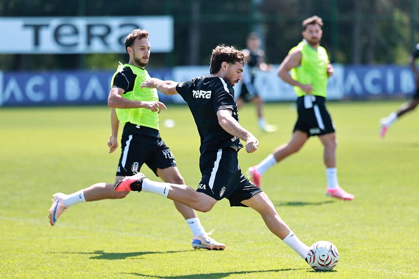 Beşiktaş’ın Midtjylland Maçı Kamp Kadrosu Açıklandı: 2 Önemli Eksik!