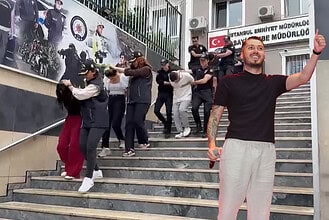 Kocaeli Gebzeli Rapçi Hakan Aydın'a (Blok3) Suikast Girişimi İddiası: "Şapkalılar" Çetesi Bodrum'da Yakalandı!
