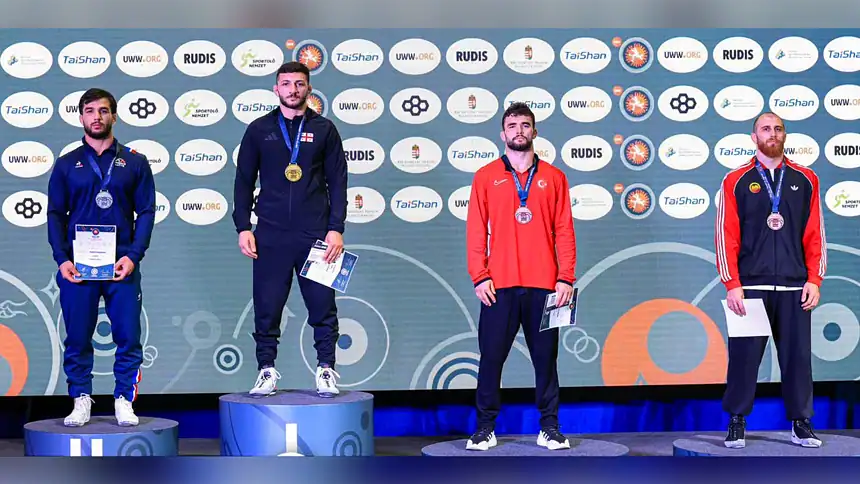Budapeşte'de Milli Güreşçilerden 1 Gümüş 1 Bronz Madalya