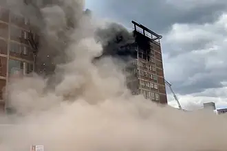 Çekya'nın Zlin Kentindeki Ayakkabı Deposunda Çıkan Yangında Bina Çöktü