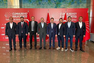 İzmit Belediyesi Operasyonuna CHP'den Sert Tepki: "Seçimle Bükemedikleri Bileği Yargıyla Bükemezler"