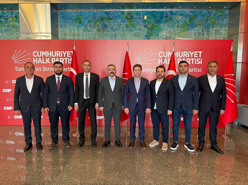İzmit Belediyesi Operasyonuna CHP'den Sert Tepki: "Seçimle Bükemedikleri Bileği Yargıyla Bükemezler"