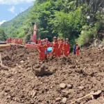 Çin'de Toprak Kayması: 33 Kişi Enkaz Altında, 17'si Kurtarıldı