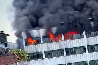 Çin'in "Ayakkabı Başkenti'nde" Fabrika Yangını: 28 Kişi Hayatını Kaybetti