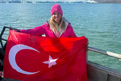 Deniz Kayadelen Buzullarda Yüzen İlk Türk Sporcu Oldu