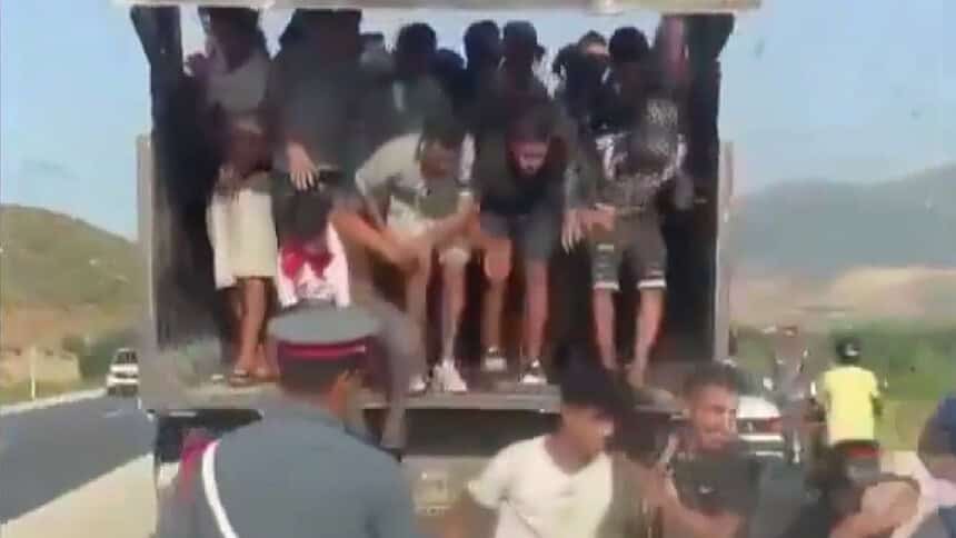 Fas'tan İspanya'ya Yüzerek Geçmeye Çalışan 18 Göçmen Hayatını Kaybetti
