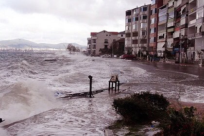 Marmara Denizi İçin Fırtına Uyarısı: Kocaeli Valiliği Saat Vererek Uyardı!