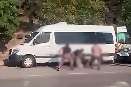 Gebze'de Dehşet: 4 Kişi Bir Kişiyi Demir Sopalarla Kovalayıp Darbetti