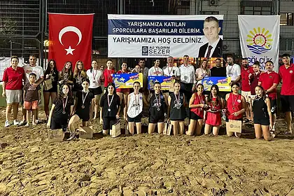 Gölcük Plaj Voleybolu Turnuvası Sona Erdi: 304 Minik Sporcu Yarıştı