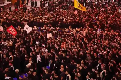 Hamaney'in Naaşı Kerbela'da: Cenazeye 4 Milyon Kişi Katıldı
