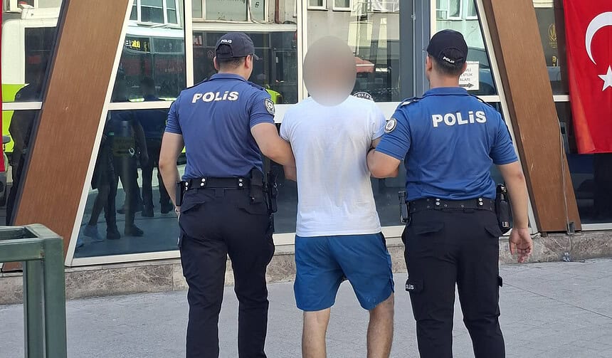 İzmit'te Aranan Hırsız Yakalandı: 7 Yıl Hapis Cezası Bulunuyordu!