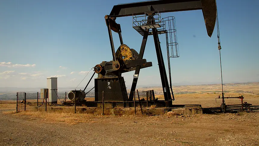 Hürmüz Boğazı'nda Gerilim: Brent Petrol 85 Doları Aştı
