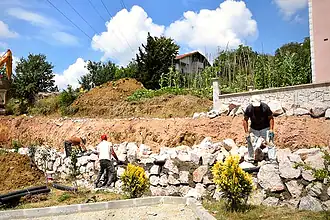 İzmit Kabaoğlu'nda 50 Metrelik Taş Duvar Çalışması