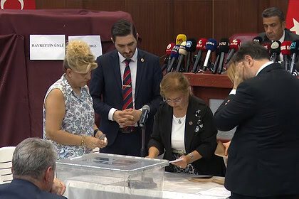 İzmit Belediye Başkanvekilliği Seçiminde İlk Tur Tamamlandı: Lütfü Obuz 21, Hayrettin Ünlü 13 Oy Aldı!