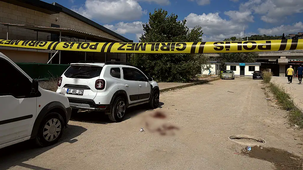 İzmit'te İki Aile Otogarda Çatıştı: 2 Yaralı, 10 Gözaltı