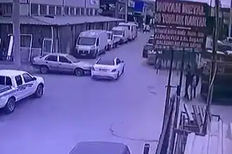 İzmit'te O Sokakta Kaza Bitmiyor: Esnaf "Can Kaybı Olmadan Kasis" Diyor