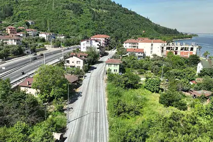 Karamürsel Caddesi Baştan Sona Yenileniyor: 540 Metrelik Yolda Elektrik Yer Altına Alındı