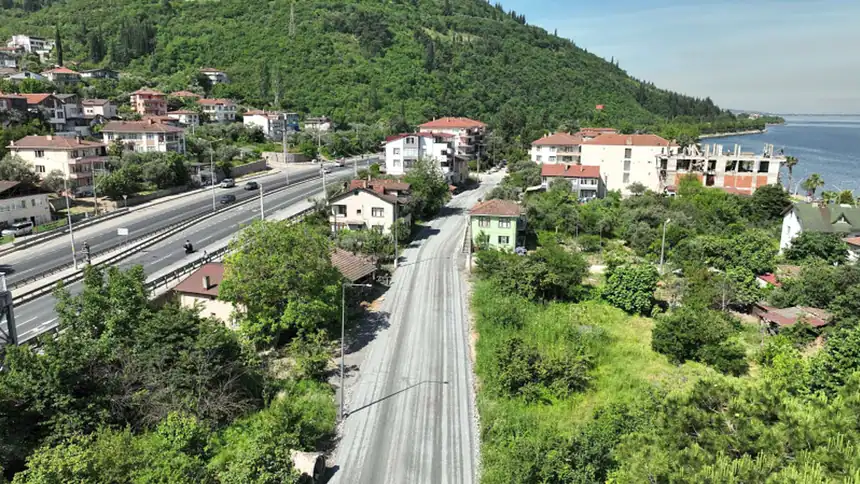 Karamürsel Caddesi Baştan Sona Yenileniyor: 540 Metrelik Yolda Elektrik Yer Altına Alındı