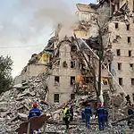 Kiev'de 10 Katlı Apartman Vuruldu: Zelenskiy Ziyaretini Yarıda Kesti