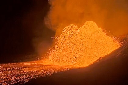 Hawaii'deki Kilauea Yanardağı 52'nci Kez Patladı: Lavlar 30 Metreye Ulaştı