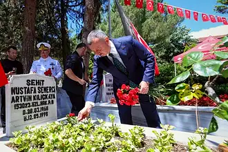 Kocaeli'de 15 Temmuz Şehitleri Anıldı: İki Şehitlikte Karanfil