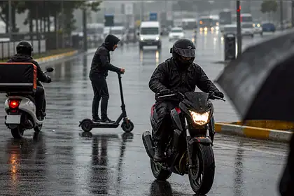 Kocaeli'de Motosikletlere Yasak: Sağanak İçin 11 Saat Trafik Durdu
