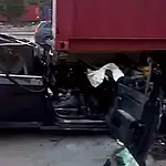 Körfez D100'de Tır Faciası: Otomobil Preslendi, Baba Oğul Öldü