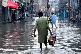 Mumbai'de Hayatı Felç Eden Muson: Sular 2 Metreyi Buldu