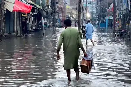 Mumbai'de Hayatı Felç Eden Muson: Sular 2 Metreyi Buldu