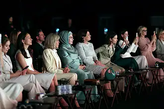 NATO Liderlerinin Eşlerine Ajda Pekkan Sürprizi