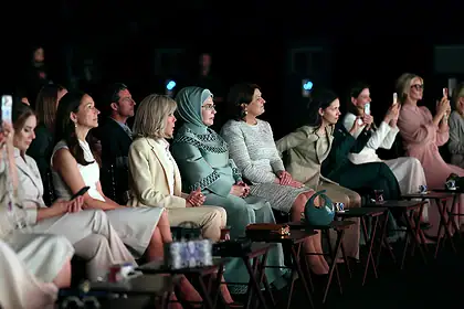 NATO Liderlerinin Eşlerine Ajda Pekkan Sürprizi