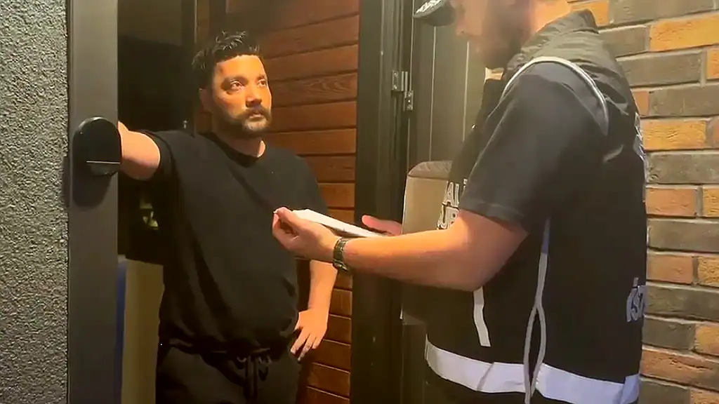 Oğuzhan Uğur Evinde Gözaltına Alındığı Anlara Ait Görüntüler Ortaya Çıktı