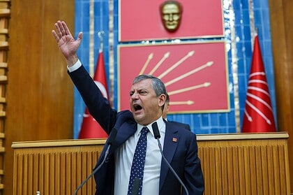 Özgür Özel Yeni Partiyi Duyurdu: TBMM'de Yeni Ana Muhalefet Partisi Kuruluyor!