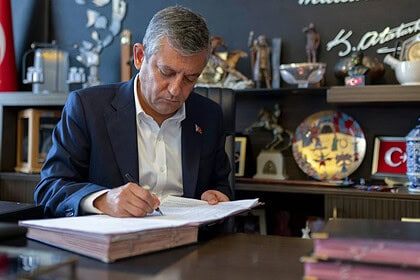Özgür Özel CHP'den İstifa Etti!