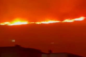 Yunanistan Paros Adasında Orman Yangını 2. Gününde: Köyler Boşaltıldı