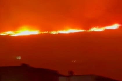Yunanistan Paros Adasında Orman Yangını 2. Gününde: Köyler Boşaltıldı