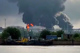 Rusya'da St. Petersburg'da Petrol Terminali Alevler İçinde: 72 Dron Düşürüldü