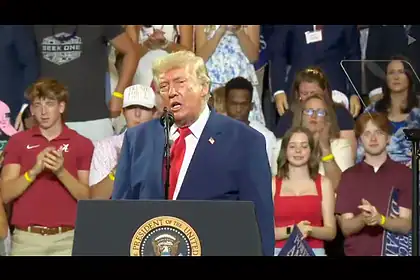 Trump: "İran Çok Ağır Darbe Alıyor, Anlaşmaya Hazır Değil"