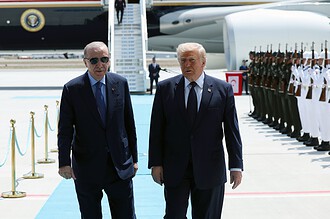 ABD Başkanı Donald Trump Ankara'da! Cumhurbaşkanı Erdoğan Havalimanında Karşıladı!