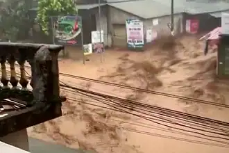 Vietnam'da Ani Sel Köyü Vurdu: 4 Ölü, 7 kişi Yaralandı, 4 Kişi Kayıp