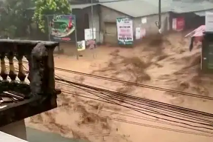 Vietnam'da Ani Sel Köyü Vurdu: 4 Ölü, 7 kişi Yaralandı, 4 Kişi Kayıp