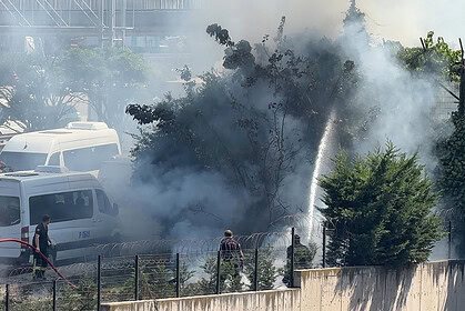 Gebze’de Park Halindeki Araçların Dibinde Alevler Yükseldi! İtfaiyeden Hızlı Müdahale!