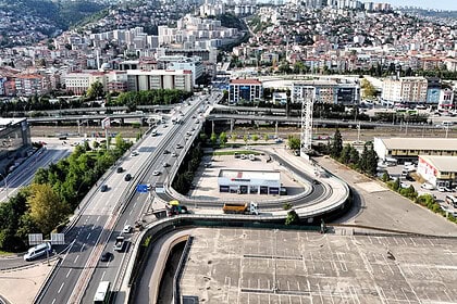 İzmit Sanayi Mahallesi Ve Gölcük Yolu Konfora Kavuştu: A Takımı 15 Temmuz Köprülü Kavşağı Yeniledi!