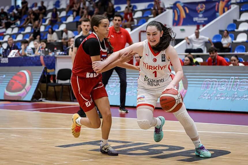 16 Yaş Altı Yıldız Kız Milli Takımı çeyrek finalde