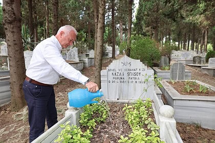 Başkan Ahmet Çalık Ve Karamürselliler Deprem Şehitliğini Ziyaret Etti: Dualar Edildi!