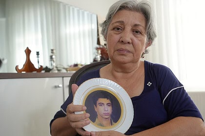 4 Yıl Aradı, 18 Mezar Açtırdı: Depremzede Anne Oğlunu Böyle Buldu