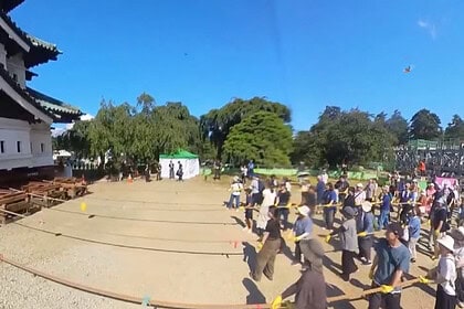 400 Tonluk Hirosaki Kalesi'ni 1000'den Fazla Kişi Halatla Çekti