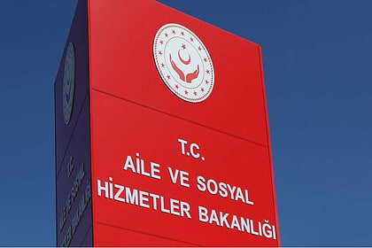 Aile ve Sosyal Hizmetler Bakanlığı, Tecavüze Uğradığı İddia Edilen 15 Yaşındaki Kız İçin Davaya Müdahil Olacak