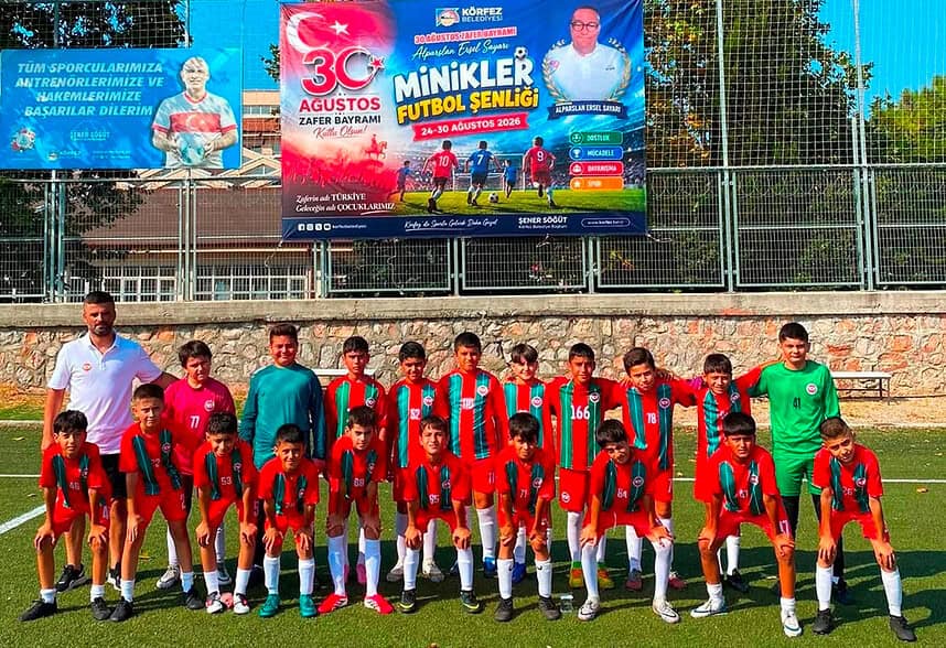 Körfez'de Alparslan Ersel Sayarı Anısına Minikler Futbol Şenliği: 13 Amatör Takım Sahada!